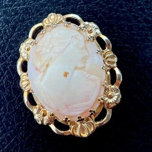 Vintage Authentic REAL Clam Shell HandCarved Cameo Portrait Brooch/Pin